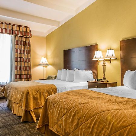 Clarion Hotel & Suites Hamden-New Haven Εξωτερικό φωτογραφία