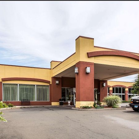 Clarion Hotel & Suites Hamden-New Haven Εξωτερικό φωτογραφία