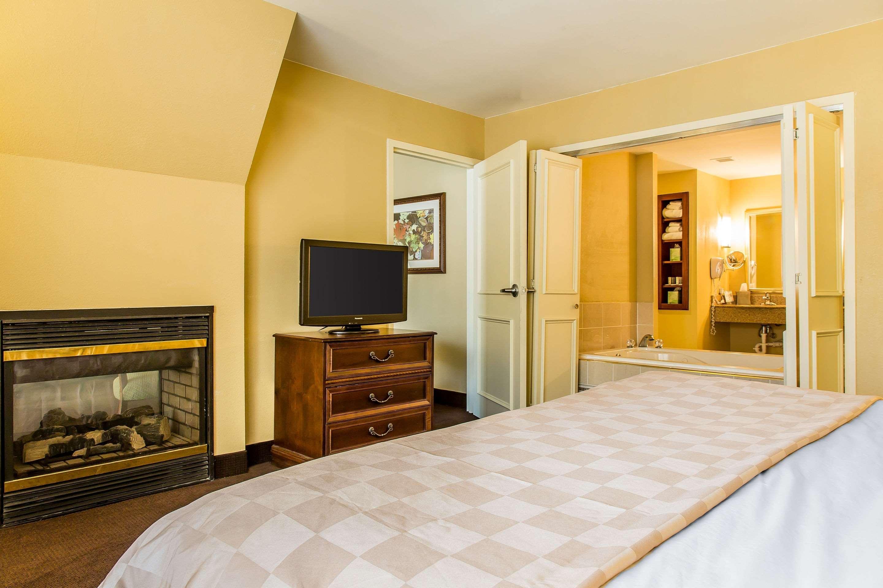 Clarion Hotel & Suites Hamden-New Haven Εξωτερικό φωτογραφία