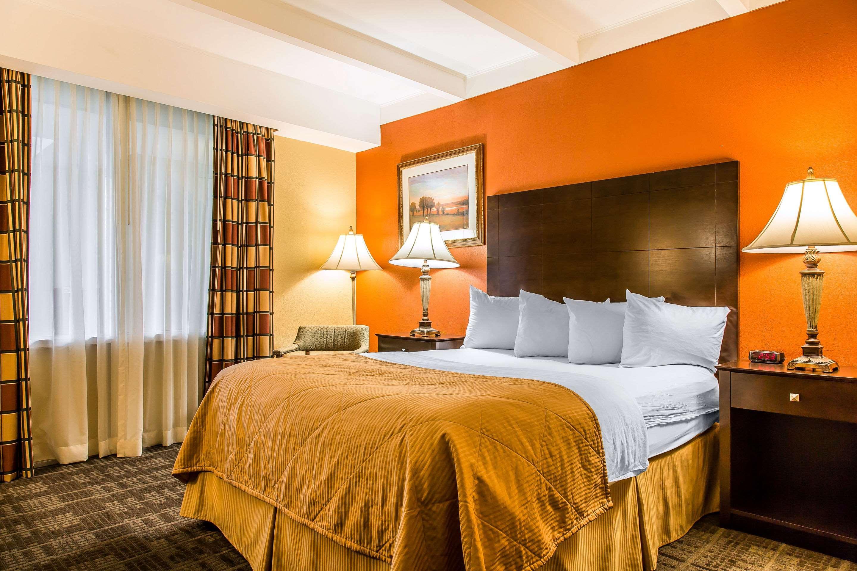 Clarion Hotel & Suites Hamden-New Haven Εξωτερικό φωτογραφία