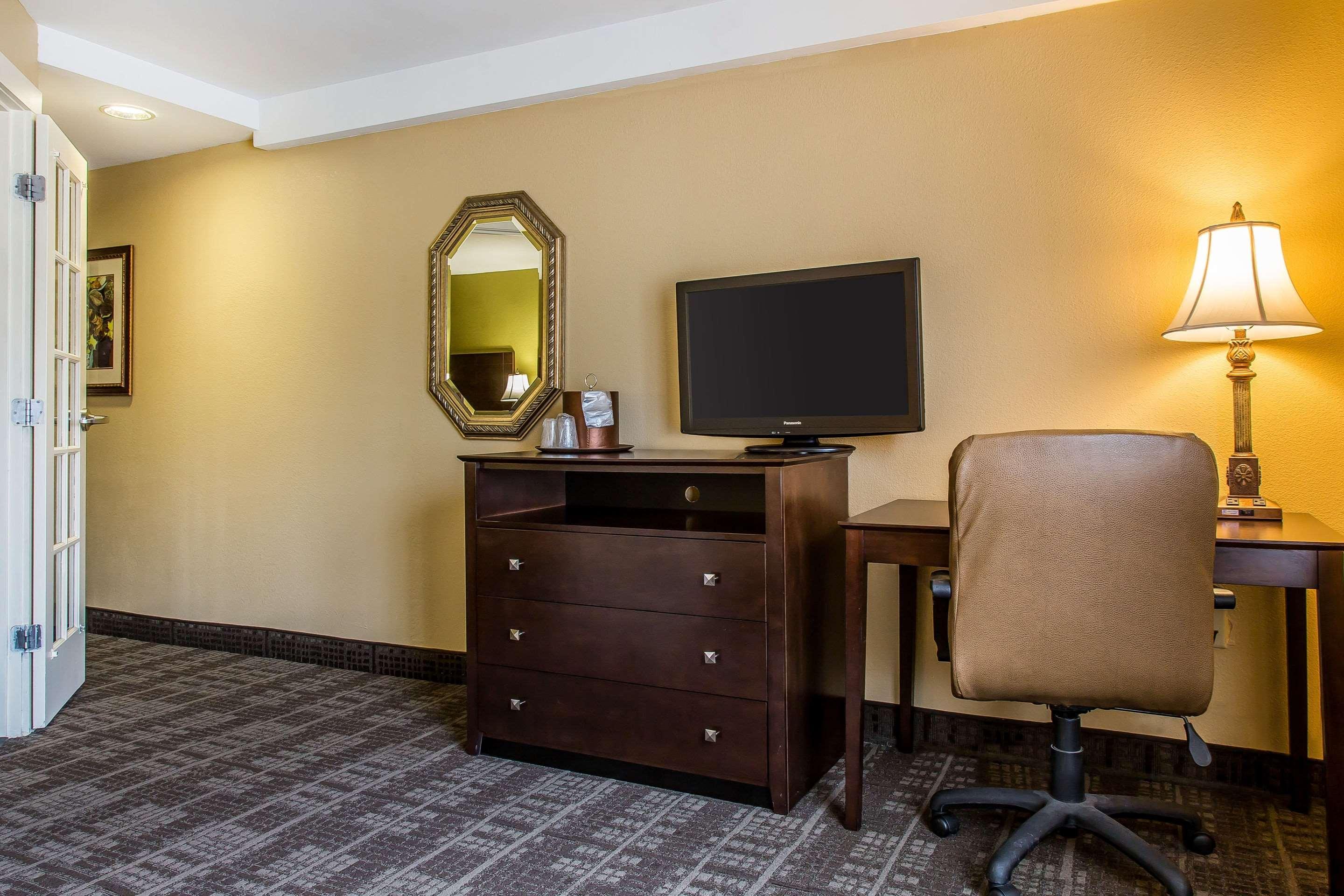 Clarion Hotel & Suites Hamden-New Haven Εξωτερικό φωτογραφία