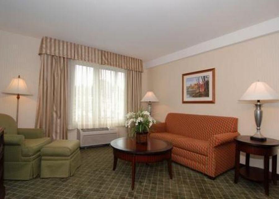 Clarion Hotel & Suites Hamden-New Haven Εξωτερικό φωτογραφία