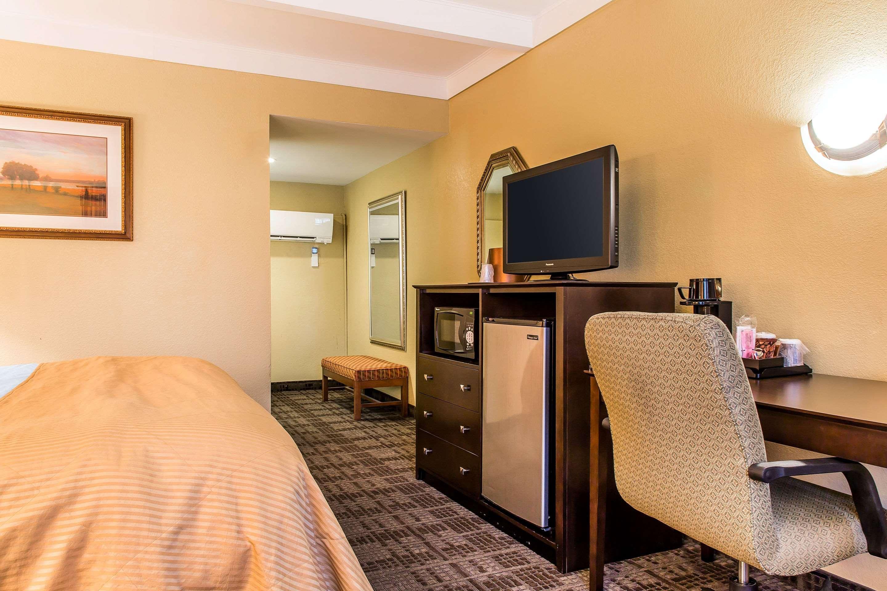 Clarion Hotel & Suites Hamden-New Haven Εξωτερικό φωτογραφία