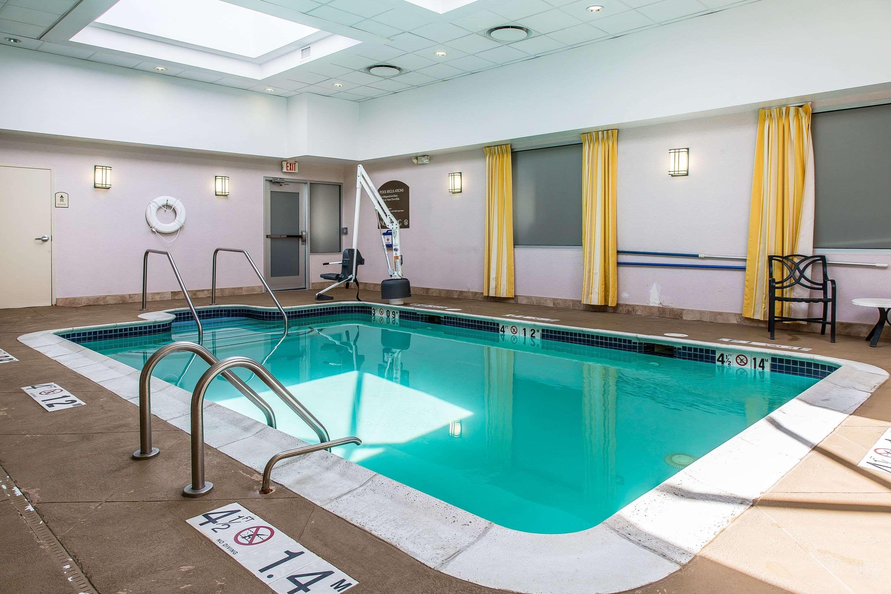 Clarion Hotel & Suites Hamden-New Haven Εξωτερικό φωτογραφία
