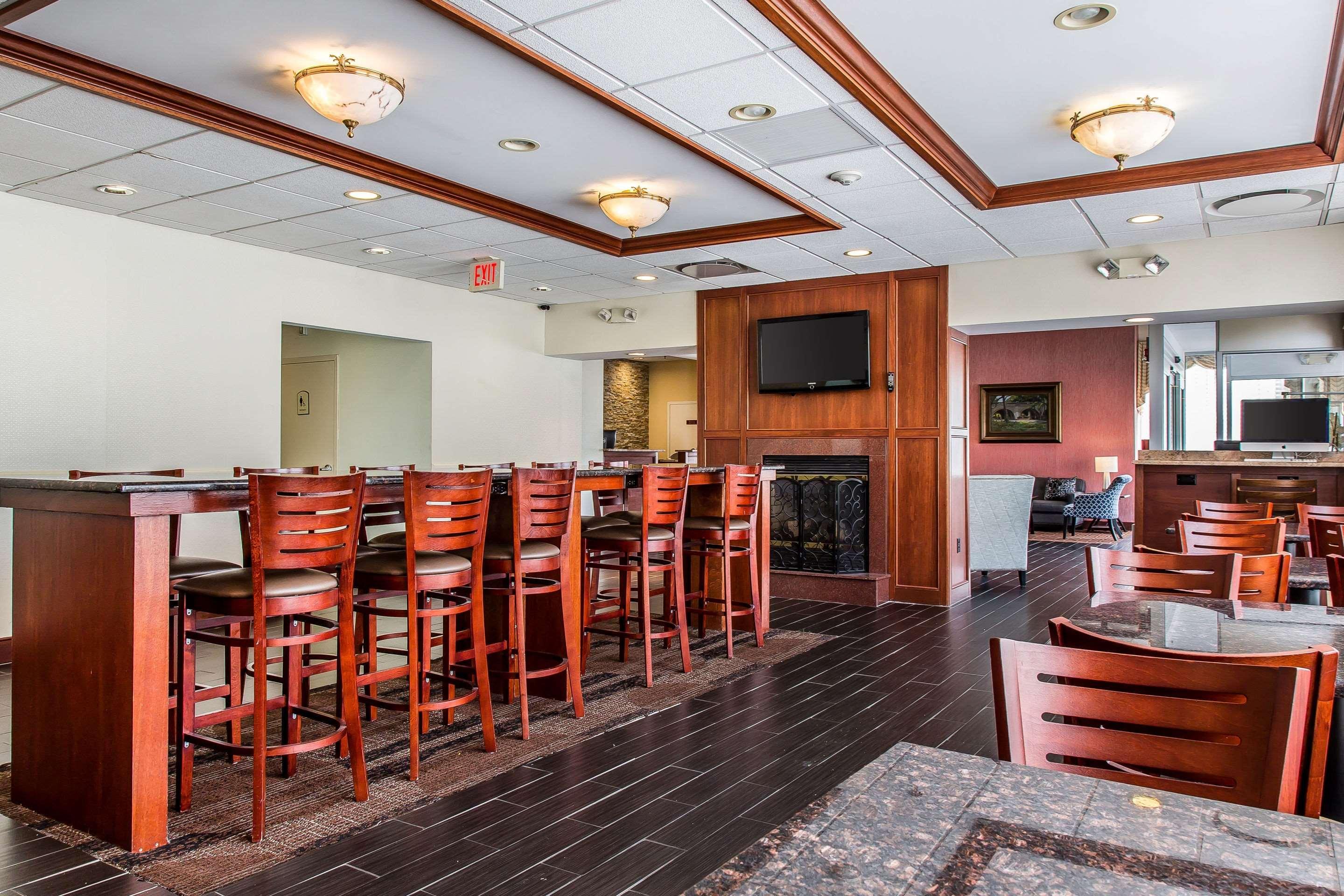 Clarion Hotel & Suites Hamden-New Haven Εξωτερικό φωτογραφία