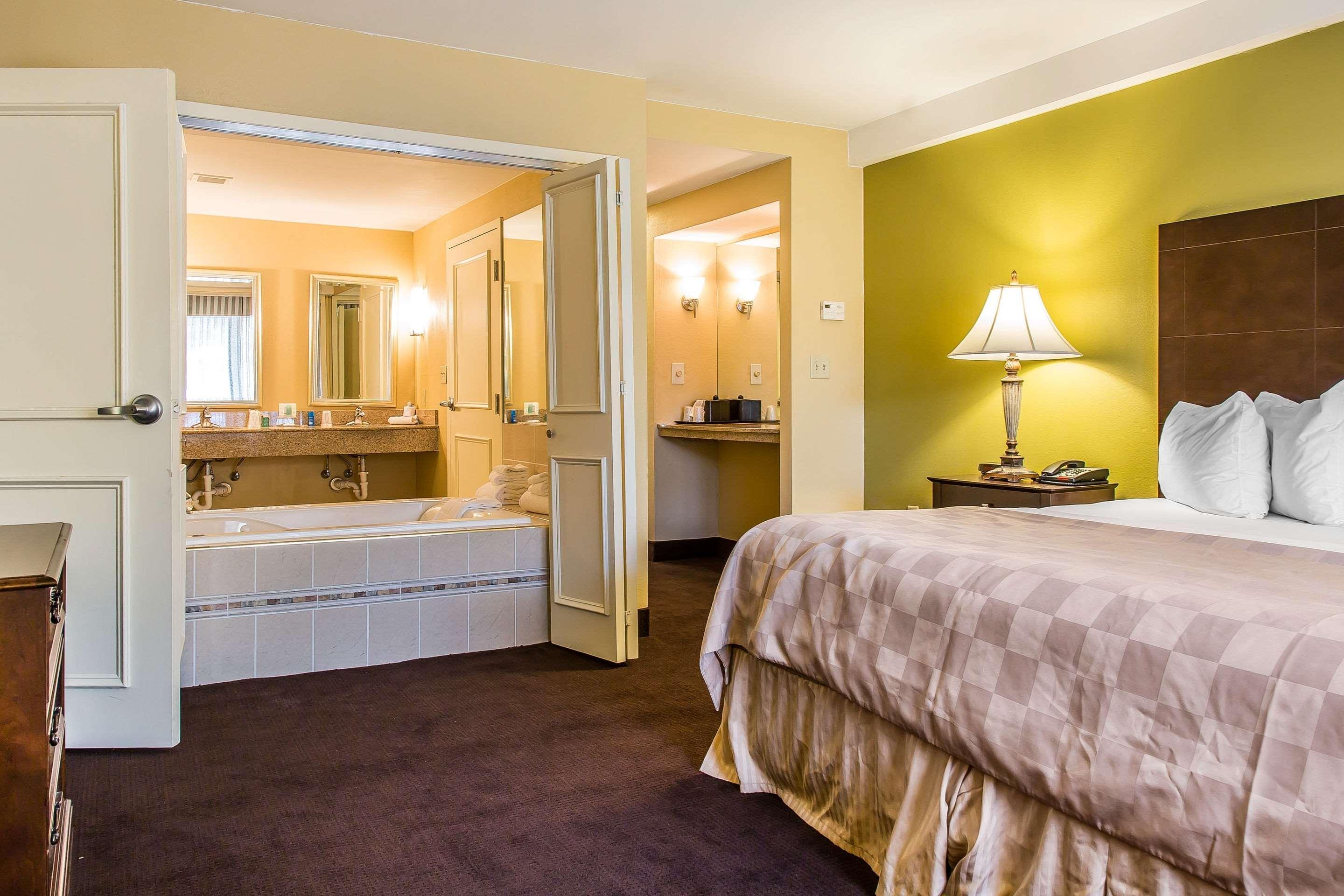 Clarion Hotel & Suites Hamden-New Haven Εξωτερικό φωτογραφία