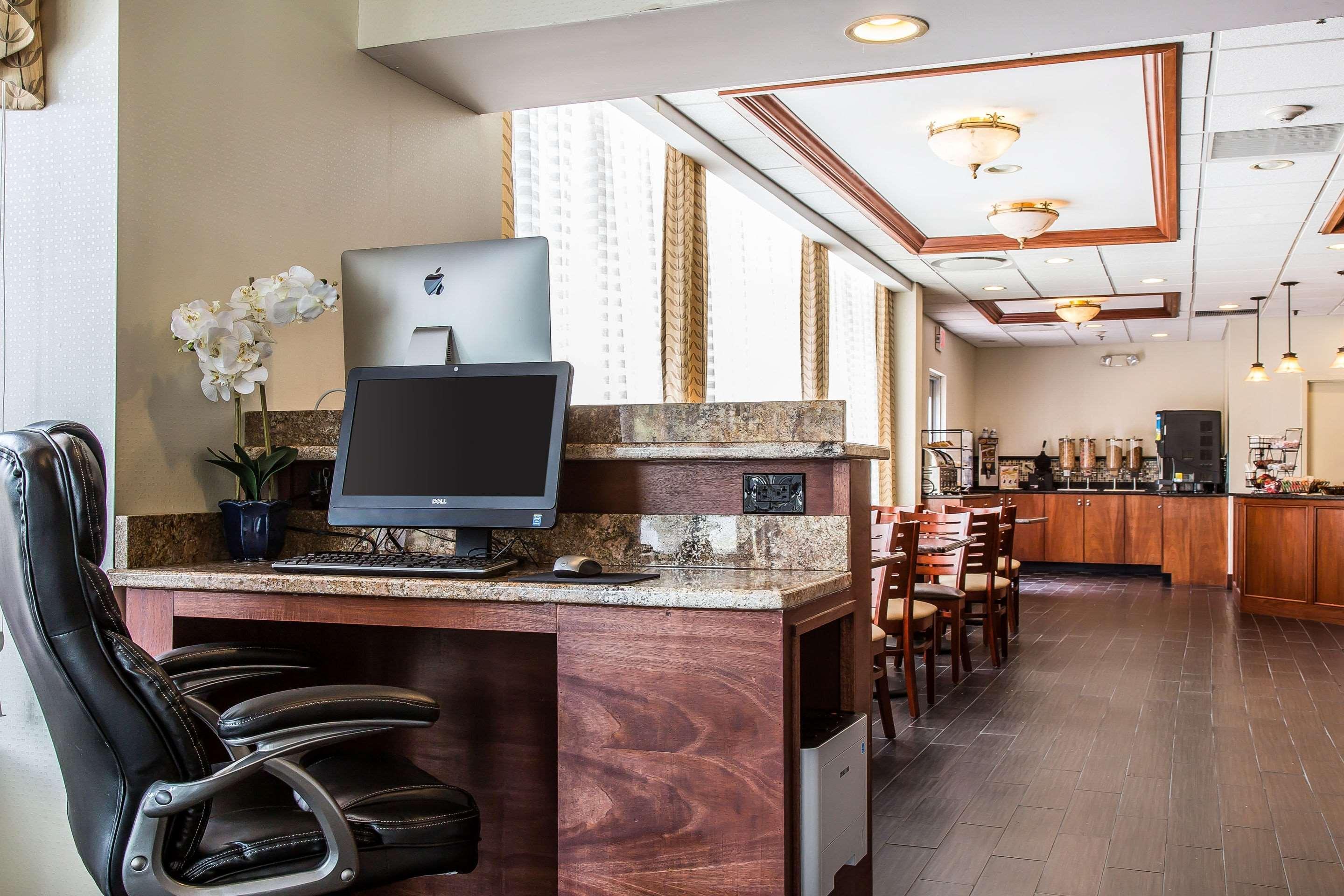 Clarion Hotel & Suites Hamden-New Haven Εξωτερικό φωτογραφία